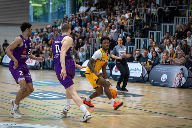 Robin Lodders BG Goettingen, 11 Charles Tyorne Harris Jr Bozic Estriche Knights Kirchheim, 03 GER, Bozic Estriche Knights Kirchheim vs BG Goettingen, BARMER 2 Basketball Bundesliga, Playoffs Game 4, Season 2025 2026, 14 05 2026 GER, Bozic Estriche Knights Kirchheim vs BG Goettingen, BARMER 2 Basketball Bundesliga, Playoffs Game 4, Season 2025 2026, 14 05 2026 Goeppingen Copyright: xEibner-Pressefoto NinaxSanderx EP_NSR