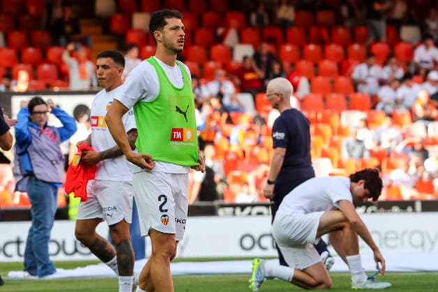May 14, 2026, Valencia, Valencia, SPAIN: Guido Rodriguez of Valencia CF warms up during the Spanish league, LaLiga EA Sports, football match played between Valencia CF and Rayo Vallecano at Mestalla stadium on May 14, 2026, in Valencia, Spain. Valencia CF V Rayo Vallecano - LaLiga EA Sports  - ZUMAa181 20260514_zaa_a181_001 Copyright: xIvanxTerronx
