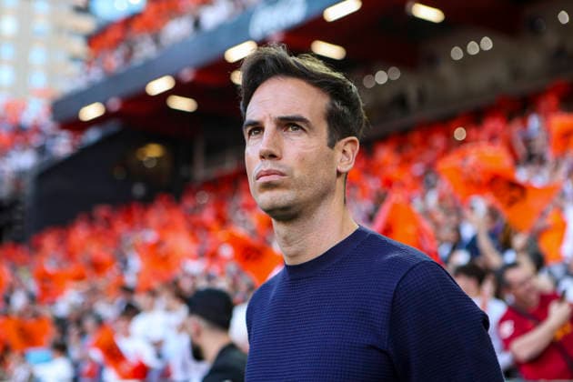 May 14, 2026, Valencia, Valencia, SPAIN: Inigo Perez, head coach of Rayo Vallecano, looks on during the Spanish league, LaLiga EA Sports, football match played between Valencia CF and Rayo Vallecano at Mestalla stadium on May 14, 2026, in Valencia, Spain. Valencia CF V Rayo Vallecano - LaLiga EA Sports - ZUMAa181 20260514_zaa_a181_010 Copyright: xIvanxTerronx