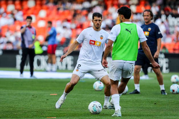May 14, 2026, Valencia, Valencia, SPAIN: Guido Rodriguez of Valencia CF warms up during the Spanish league, LaLiga EA Sports, football match played between Valencia CF and Rayo Vallecano at Mestalla stadium on May 14, 2026, in Valencia, Spain. Valencia CF V Rayo Vallecano - LaLiga EA Sports  - ZUMAa181 20260514_zaa_a181_014 Copyright: xIvanxTerronx