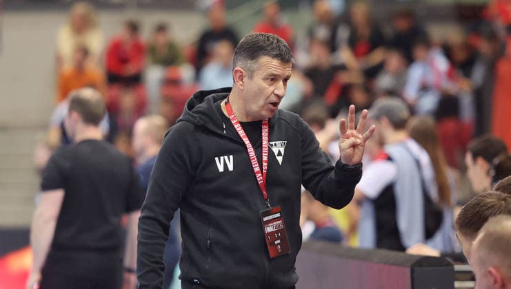 Stuttgart , Futsal Bundesliga Final German Championship Game 2 , TSV Weilimdorf vs HOT 05 Futsal , Coach Vojkan Vukmirovic Weil
