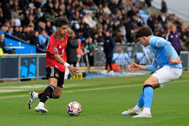 U18 Manchester City v U18 Manchester United, ManU FA Youth Cup JJ Gabriel (10) of Manchester United controls the ball during the FA Youth Cup Final match between U18 Manchester City and U18 Manchester United at the Joie Stadium, Manchester, UK on 14 May 2026. Manchester Joie Stadium Gt Manchester UK Editorial use only DataCo restrictions apply See www.football-dataco.com , Copyright: xConorxMolloyx PSI-24255-0009