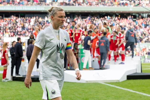 Alexandra POPP WOB 11, mi sadly walks off the pitch with the silver medal, in the background the Bayern Muenchen players celebrate DFB Pokal Womens Final 2026, VfL Wolfsburg WOB FC Bayern Muenchen M , final score 0 4, on 14 05 2026 in Koeln Germany DFB regulations prohibit any use of photographs as image sequences and or quasi video Â