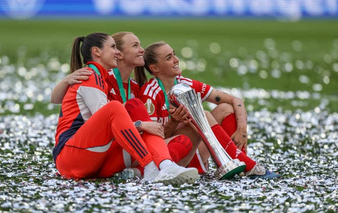 GER, Cologne, Vfl Wolfsburg vs FC Bayern Munich, DFB Cup Women, Football, DFB, Season 2025 2026, Rhein Energie Stadion, Final in the picture from l Sarah Zadrazil Bayern Munich 25 , Glodis Perla Viggosdottir Bayern Munich 4 , Georgia Stanway Bayern Munich 31 , joy, emotions after the victory in the DFB Womens Cup final DFB DFL REGULATIONS PROHIBIT ANY USE OF PHOTOGRAPHS AS IMAGE SEQUENCES AND OR QUASI VIDEO, 14 05 2026 Copyright: HMBxMedia HendrikxHamelau