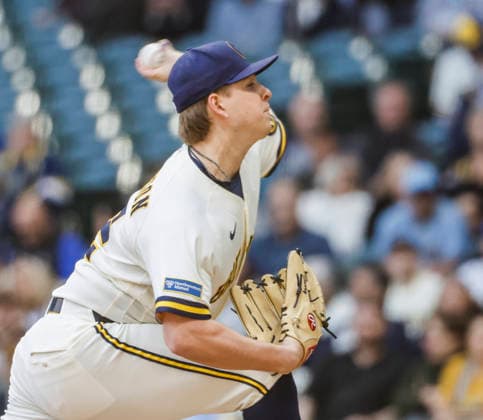 Milwaukee Brewers starting pitcher Kyle Harrison throws in the first inning of the MLB, Baseball Herren, USA game between the San Diego Padres and the Milwaukee Brewers at American Family Field in Milwaukee, Wisconsin on Thursday, May 14, 2026.  MIL20260514802 TANNENxMAURY