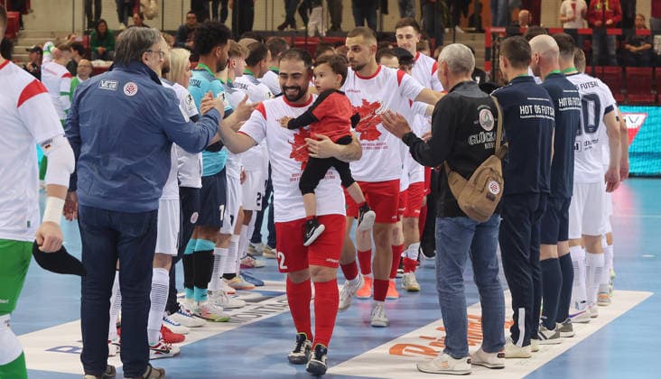 Stuttgart , Futsal Bundesliga Final German Championship Game 2 , TSV Weilimdorf vs HOT 05 Futsal , Cheers Weilimdorf , Kennedy Alves Ribeiro