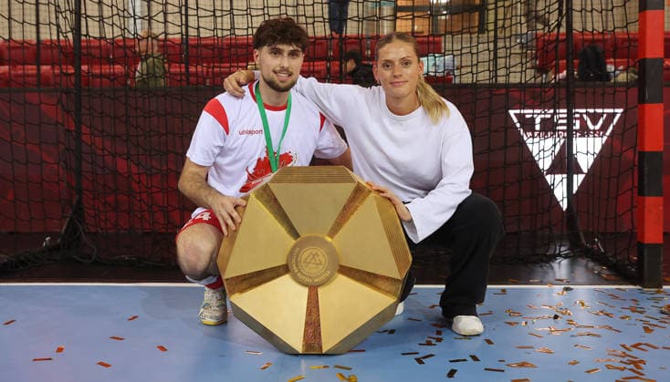Stuttgart , Futsal Bundesliga Final German Championship Game 2 , TSV Weilimdorf vs HOT 05 Futsal , Cheers Weilimdorf , from left Hajrulla Redzepi Dafina Redzepi