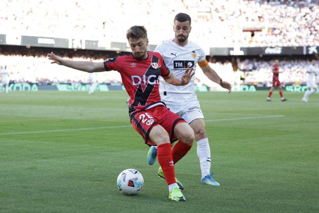 ESP LaLiga EA Sports Valencia CF v Rayo Vallecano Ivan Balliu of Rayo Vallecano battles for possession against Jose Gaya of Valencia during LaLiga EA Sports, between Valencia CF v Rayo Vallecano played at Mestalla Stadium in Valencia on May 14th, 2026 in Spain Valencia Spain Football Copyright: xOmarxArnaux xAgenciaxLOFx