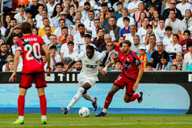 May 14, 2026, Valencia, Valencia, SPAIN: Umar Sadiq of Valencia CF in action during the Spanish league, LaLiga EA Sports, football match played between Valencia CF and Rayo Vallecano at Mestalla stadium on May 14, 2026, in Valencia, Spain. Valencia SPAIN - ZUMAa181 20260514_zaa_a181_057 Copyright: xIvanxTerronx