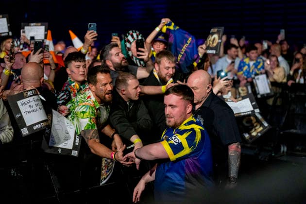 2026 BetMGM Premier League Darts, Night 15, Birmingham Luke Littler walks on during the 2026 BetMGM Premier League Darts, Night 15 at the Utilita Arena, Birmingham, England on 14 May 2026 Credit: Alex Young Every Second Media Editorial use only. All images are copyright Every Second Media Limited. No images may be reproduced without prior permission. Copyright: xIMAGO EveryxSecondxMediax ESM-1992-0030 AlexxYoungx xEveryxSecondxMediax