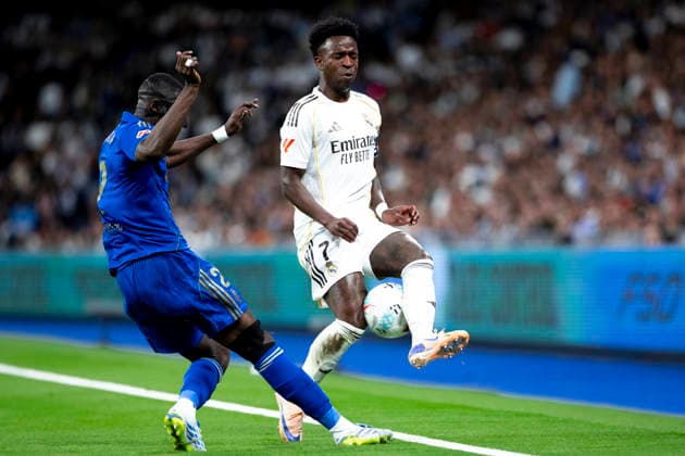 LA LIGA EA Sports - Real Madrid vs Oviedo MADRID, SPAIN - May 14:Vinicius Jr of Real Madrid and Eric Bailly of Oviedo in action during the La Liga 2025 26 match between Real Madrid and Oviedo at Santiago Bernabeu Stadium. (Photo by Guillermo Martinez) Madrid Santiago Bernabeu Stadium Spain Copyright: xGuillermoxMartinezx