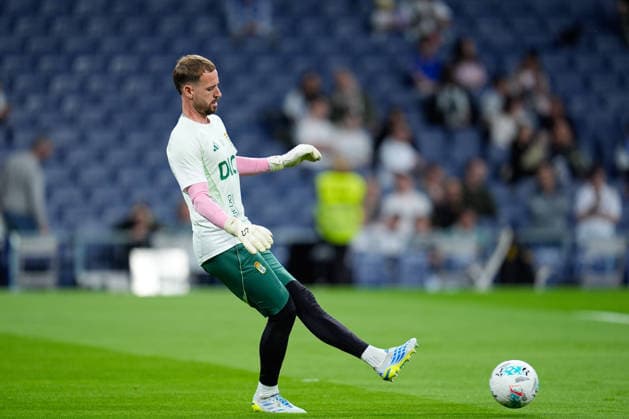 May 14, 2026, Madrid, Madrid, Spain: Aaron Escandell of Real Oviedo warms up during the Spanish League, LaLiga EA Sports, football match played between Real Madrid and Real Oviedo at Bernabeu stadium on May 14, 2026, in Madrid, Spain. Madrid Spain - ZUMAa181 20260514_zaa_a181_096 Copyright: xDennisxAgyemanx
