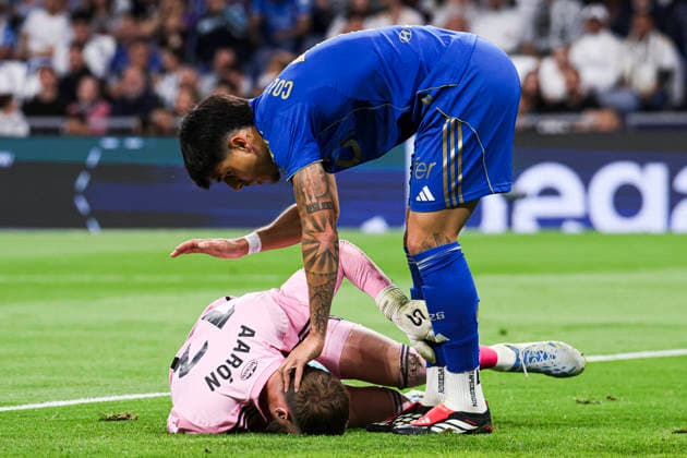Real Madrid CF vs Real Oviedo, on the 36th matchday of the 2025 26 Spanish First Division May 14, 2026, Madrid, Spain Escandell protects the ball during the Spanish championship LaLiga football match between Real Madrid CF and Real Oviedo on 14 May 2026 at Estadio Santiago Bernabeu in Madrid, Spain Madrid, Spain Madrid, Spain Madrid Madrid Spain Copyright: xAlejandroxMatiasx