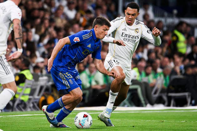 Real Madrid CF vs Real Oviedo, on the 36th matchday of the 2025 26 Spanish First Division May 14, 2026, Madrid, Spain Thiago Fernandez is defended by Trent Alexander Arnold during the Spanish championship LaLiga football match between Real Madrid CF and Real Oviedo on 14 May 2026 at Estadio Santiago Bernabeu in Madrid, Spain Madrid, Spain Madrid, Spain Madrid Madrid Spain Copyright: xAlejandroxMatiasx