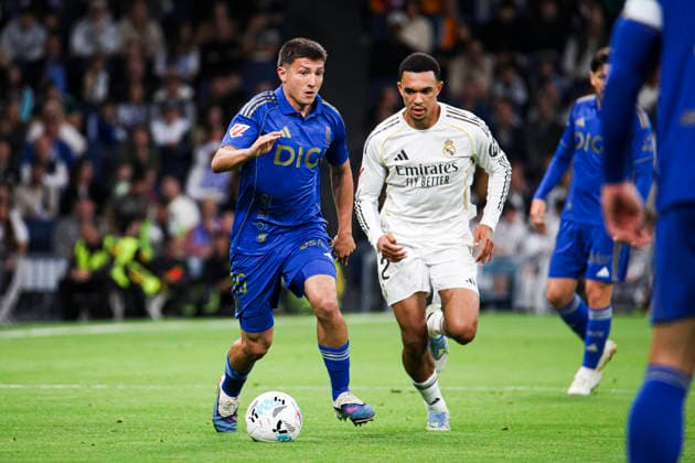 Real Madrid CF vs Real Oviedo, on the 36th matchday of the 2025 26 Spanish First Division May 14, 2026, Madrid, Spain Thiago Fernandez is defended by Trent Alexander Arnold during the Spanish championship LaLiga football match between Real Madrid CF and Real Oviedo on 14 May 2026 at Estadio Santiago Bernabeu in Madrid, Spain Madrid, Spain Madrid, Spain Madrid Madrid Spain Copyright: xAlejandroxMatiasx
