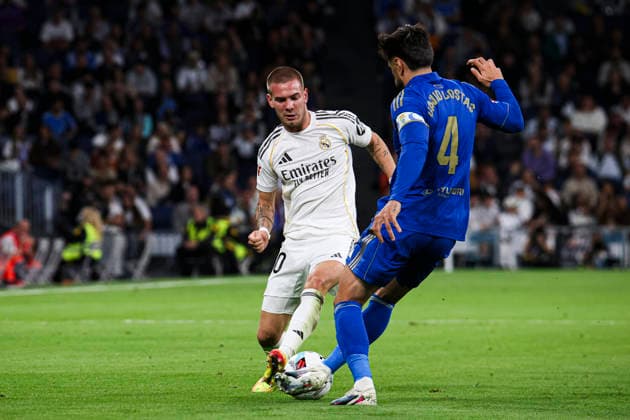 Real Madrid CF vs Real Oviedo, on the 36th matchday of the 2025 26 Spanish First Division May 14, 2026, Madrid, Spain Franco Mastantuono is defended by Costas during the Spanish championship LaLiga football match between Real Madrid CF and Real Oviedo on 14 May 2026 at Estadio Santiago Bernabeu in Madrid, Spain Madrid, Spain Madrid Madrid Madrid Spain Copyright: xAlejandroxMatiasx