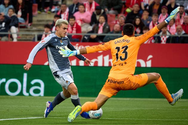 ESP LaLiga EA Sports Girona FC v Real Sociedad Ander Barrenetxea Muguruza of Real Sociedad shoots at goal under pressure from GAZZANIGA of Girona during LaLiga EA Sports, between Girona FC v Real Sociedad played at Montilivi Stadium, Girona on May 14th, 2026 in Spain Girona ESTADIO MONTILIVI CATALUNYA Spain Futbol Copyright: xEddyxKelelex xAgenciaxLOFx