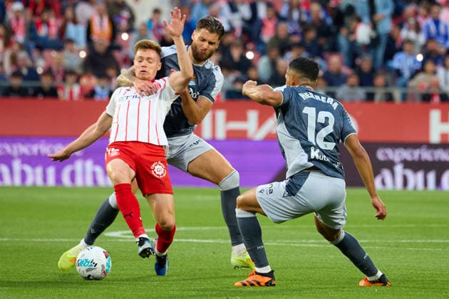 ESP LaLiga EA Sports Girona FC v Real Sociedad Viktor Tsygankov of Girona battles for possession with Duje Caleta Car of Real Sociedad during LaLiga EA Sports, between Girona FC v Real Sociedad played at Montilivi Stadium, Girona on May 14th, 2026 in Spain Girona ESTADIO MONTILIVI CATALUNYA Spain Football Copyright: xEddyxKelelex xAgenciaxLOFx