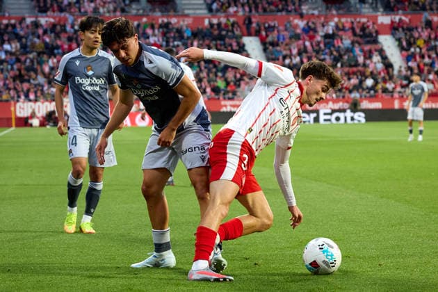 ESP LaLiga EA Sports Girona FC v Real Sociedad Jon Mikel Aramburu of Real Sociedad makes a tackle on Joel Roca of Girona during LaLiga EA Sports, between Girona FC v Real Sociedad played at Montilivi Stadium, Girona on May 14th, 2026 in Spain Girona ESTADIO MONTILIVI CATALUNYA Spain Futbol Copyright: xEddyxKelelex xAgenciaxLOFx