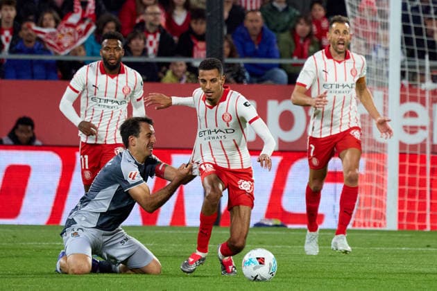 ESP LaLiga EA Sports Girona FC v Real Sociedad Mikel Oyarzabal of Real Sociedad pulls on the shirt to stop Azzedine Ounahi during LaLiga EA Sports, between Girona FC v Real Sociedad played at Montilivi Stadium, Girona on May 14th, 2026 in Spain Girona ESTADIO MONTILIVI CATALUNYA Spain Futbol Copyright: xEddyxKelelex xAgenciaxLOFx