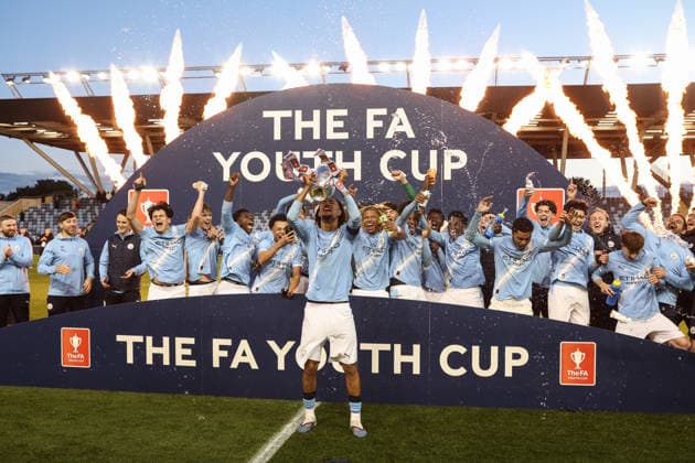 14.05.26. Manchester City v Manchester United, ManU FA Youth Cup Final, Joie Stadium, CFA Manchester. Times Photographer Bradley Ormesher. City Captain Karen Braithwaite lifts the Youth Cup after beating Utd 2-1  Copyright: xBradleyxOrmesherx NINTCHDBPICT001080758162
