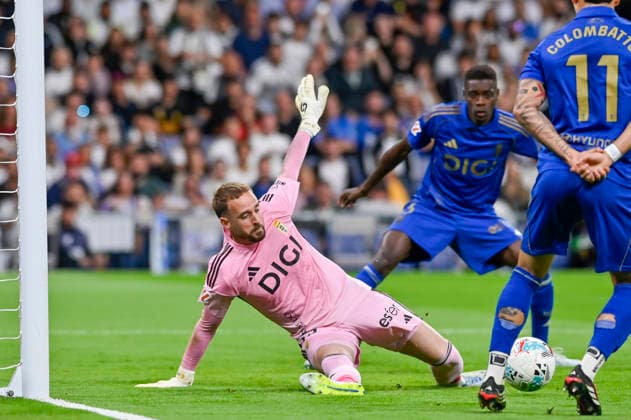 May 14, 2026, Madrid, Madrid, Spain: ESCANDELL AARON of Real Oviedo in action during the match corresponding to the thirty-six round of the 2025 26 First Division National League Championship between REAL MADRID C.F. Vs REAL OVIEDO, played at the Bernabeu Stadium on May 14, 2026, in Madrid, Spain. Madrid Spain - ZUMAc312 20260514_zsp_c312_014 Copyright: xOscarxManuelxSanchezx