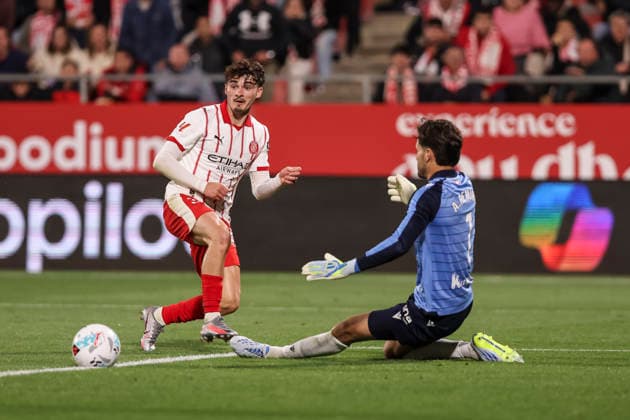 May 14, 2026, Girona, Girona, SPAIN: Joel Roca of Girona FC and Alex Remiro of Real Sociedad in action during the Spanish league, LaLiga EA Sports, football match played between Girona FC and Real Sociedad at Montilivi stadium on May 14, 2026 in Girona, Spain. Girona FC V Real Sociedad - LaLiga EA Sports  - ZUMAa181 20260514_zaa_a181_149 Copyright: xJavierxBorregox