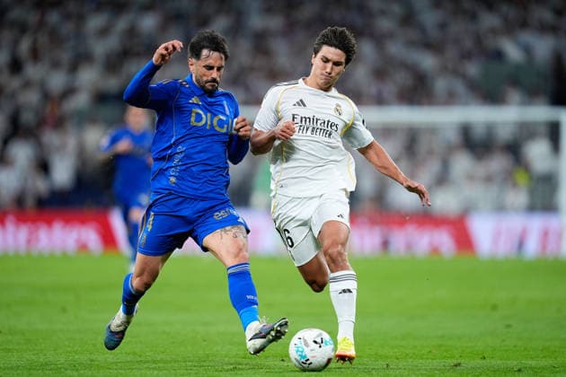 May 14, 2026, Madrid, Madrid, Spain: Gonzalo Garcia of Real Madrid CF and David Costas of Real Oviedo compete for the ball during the Spanish League, LaLiga EA Sports, football match played between Real Madrid and Real Oviedo at Bernabeu stadium on May 14, 2026, in Madrid, Spain. Real Madrid V Real Oviedo - LaLiga EA Sports  - ZUMAa181 20260514_zaa_a181_184 Copyright: xDennisxAgyemanx