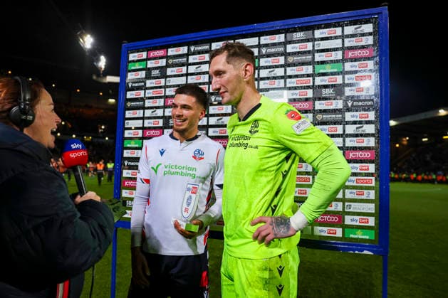 Bradford City v Bolton Wanderers, Sky Bet League One Bolton Wanderers midfielder Xavier Simons (4) and Bolton Wanderers goalkeeper Jack Bonham (1) celebrate with sky sports interview man of the match during the Bradford City v Bolton Wanderers EFL Sky Bet League One Play-Off Semi-Final 2nd Leg match at the University of Bradford Stadium, Bradford, England on 14 May 2026 Credit: Phil Duncan Every Second Media Editorial use only. All images are copyright Every Second Media Limited. No images may be reproduced without prior permission. All rights reserved. Premier League and Football League images are subject to licensing agreements with Football DataCo Limited. see https: www.football-dataco.com Copyright: xIMAGO EveryxSecondxMediax ESM-1993-0005 PhilxDuncanx xEveryxSecondxMediax