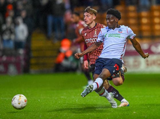 Bradford City v Bolton Wanderers Sky Bet League 1 Amario Cozier-Duberry of Bolton Wanderers and Bobby Pointon of Bradford City the Sky Bet League 1 Play-Off Semi-Final Second Leg match at the University of Bradford Stadium, Bradford 14 05 2026 UK Newspapers OUT Copyright: xKarlxVallantinex FIL-23430-0052