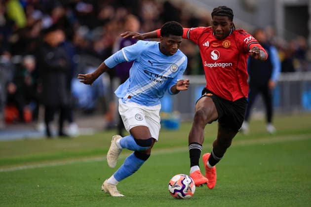 U18 Manchester City v U18 Manchester United, ManU FA Youth Cup Ryan McAidoo (7) of Manchester City runs past Godwill Kukonki (5) of Manchester United during the FA Youth Cup Final match between U18 Manchester City and U18 Manchester United at the Joie Stadium, Manchester, UK on 14 May 2026. Manchester Joie Stadium Gt Manchester UK Editorial use only DataCo restrictions apply See www.football-dataco.com , Copyright: xConorxMolloyx PSI-24255-0061