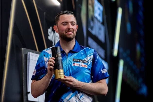 Darts BetMGM Premier League Luke Humphries celebrates winning the Final with trophy after the BetMGM Premier League darts, at Utilita Arena, Birmingham, UK on 14 May 2026. Birmingham Utilita Arena Midlands UK Editorial use only , Copyright: xManjitxNarotrax PSI-24244-0048
