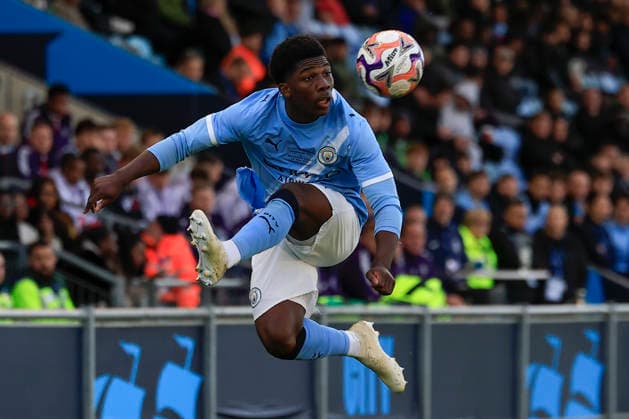 U18 Manchester City v U18 Manchester United, ManU FA Youth Cup Ryan McAidoo (7) of Manchester City controls the ball during the FA Youth Cup Final match between U18 Manchester City and U18 Manchester United at the Joie Stadium, Manchester, UK on 14 May 2026. Manchester Joie Stadium Gt Manchester UK Editorial use only DataCo restrictions apply See www.football-dataco.com , Copyright: xConorxMolloyx PSI-24255-0066