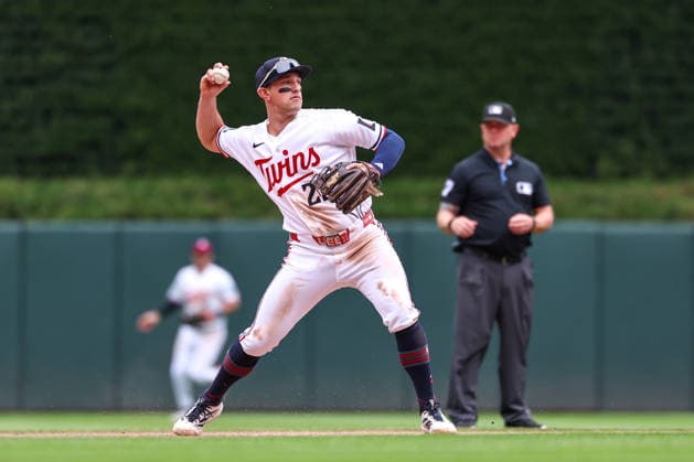 May 14, 2026, Minneapolis, Minnesota, USA: Minnesota Twins shortstop BROOKS LEE (22) makes the play to first base in the eighth inning during a MLB, Baseball Herren, USA Baseball game between the Miami Marlins and the Minnesota Twins at Target Field in Minneapolis, Minnesota on May 14th, 2026. ZUMA Press Wire. Minneapolis USA - ZUMAg254 20260514_zsp_g254_064 Copyright: xStevenxGarciax