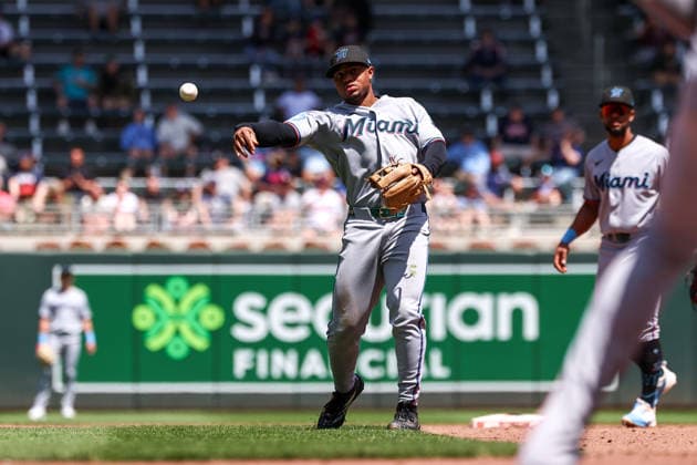 May 14, 2026, Minneapolis, Minnesota, USA: Miami Marlins second baseman XAVIER EDWARDS (9) makes a play to first base during a MLB, Baseball Herren, USA Baseball game between the Miami Marlins and the Minnesota Twins at Target Field in Minneapolis, Minnesota on May 14th, 2026. ZUMA Press Wire. Minneapolis USA - ZUMAg254 20260514_zsp_g254_060 Copyright: xStevenxGarciax