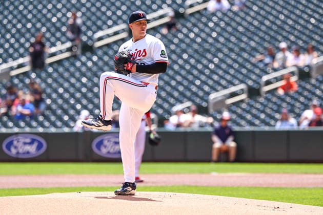 May 14, 2026, Minneapolis, Minnesota, USA: Minnesota Twins starting pitcher ZEBBY MATTHEWS (52) pitches against the Miami Marlins in the first inning during a MLB, Baseball Herren, USA Baseball game between the Miami Marlins and the Minnesota Twins at Target Field in Minneapolis, Minnesota on May 14th, 2026. ZUMA Press Wire. Minneapolis USA - ZUMAg254 20260514_zsp_g254_039 Copyright: xStevenxGarciax