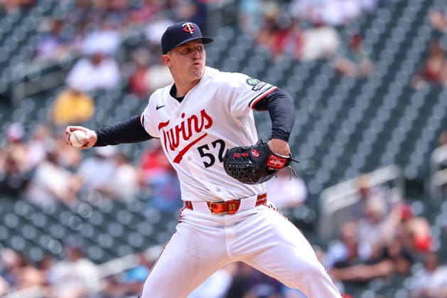 May 14, 2026, Minneapolis, Minnesota, USA: Minnesota Twins starting pitcher ZEBBY MATTHEWS (52) pitches in the fifth inning during a MLB, Baseball Herren, USA Baseball game between the Miami Marlins and the Minnesota Twins at Target Field in Minneapolis, Minnesota on May 14th, 2026. ZUMA Press Wire. Minneapolis USA - ZUMAg254 20260514_zsp_g254_038 Copyright: xStevenxGarciax