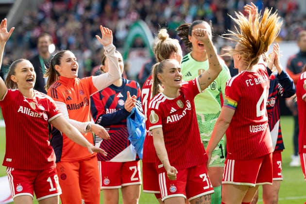 Celebrating the cup victory, from left to right Katharina NASCHENWENG M 19 , Sarah ZADRAZIL M 25 , Georgia STANWAY M 31 , Glodis Perla VIGGOSDOTTIR M 4 Joy, laughter, jubilation DFB Pokal der Frauen Finale 2026, VfL Wolfsburg WOB FC Bayern Muenchen M , final score 0 4, am 14 05 2026 in Koeln Germany DFB regulations prohibit any use of photographs as image sequences and or quasi video Â