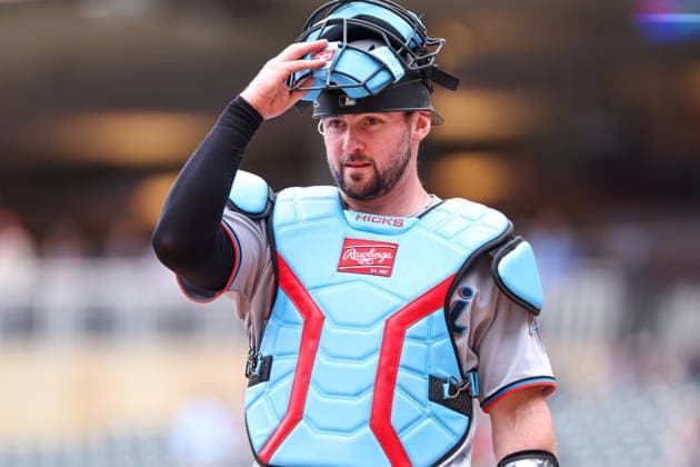 May 14, 2026, Minneapolis, Minnesota, USA: Miami Marlins catcher LIAM HICKS (34) looks on in the eighth inning during a MLB, Baseball Herren, USA Baseball game between the Miami Marlins and the Minnesota Twins at Target Field in Minneapolis, Minnesota on May 14th, 2026. ZUMA Press Wire. Minneapolis USA - ZUMAg254 20260514_zsp_g254_033 Copyright: xStevenxGarciax