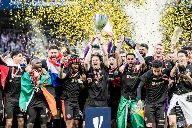 FC Copenhagen v FC Midtjylland, Oddset Cup final 2026, Copenhagen, Denmark Copenhagen, Denmark. 14th, May 2026. Mads Bech Sorensen and the players of FC Midtjylland can raise the trophy as winners of the 2026 Oddset Cup final between FC Copenhagen and FC Midtjylland at Parken in Copenhagen. Denmark, Copenhagen  Copyright: xGonzalesxPhoto LassexLagonix