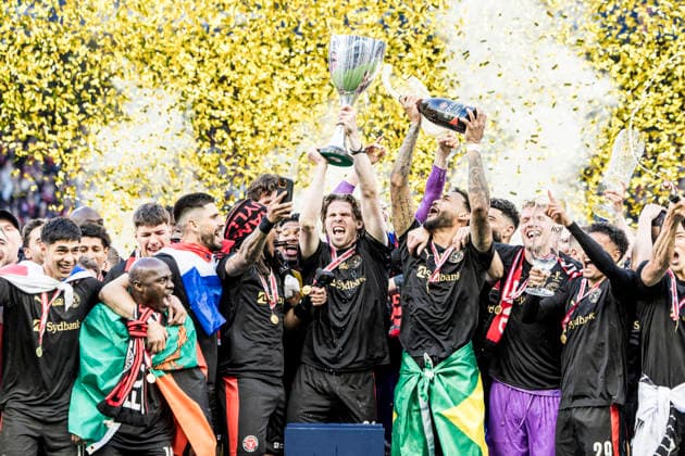 FC Copenhagen v FC Midtjylland, Oddset Cup final 2026, Copenhagen, Denmark Copenhagen, Denmark. 14th, May 2026. Mads Bech Sorensen and the players of FC Midtjylland can raise the trophy as winners of the 2026 Oddset Cup final between FC Copenhagen and FC Midtjylland at Parken in Copenhagen. Denmark, Copenhagen  Copyright: xGonzalesxPhoto LassexLagonix