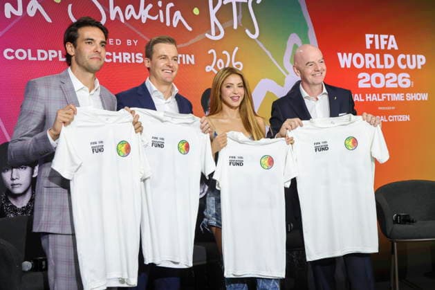 Global Citizen and FIFA announce World Cup Final Halftime Show (L-R) Brazilian former soccer player Kaka, CEO & Founder of Global Citizen Hugh Evans, Colombian artist Shakira and FIFA President Gianni Infantino hold up personalized jerseys during Global Citizen NOW in New York, New York, USA, 14 May 2026. Global Citizen and FIFA announced that the FIFA World Cup, WM, Weltmeisterschaft, Fussball Final Halftime Show on 19 July will feature Madonna, Shakira, and BTS as headliners. NEW YORK NEW YORK United States  Copyright: xSARAHxYENESELx