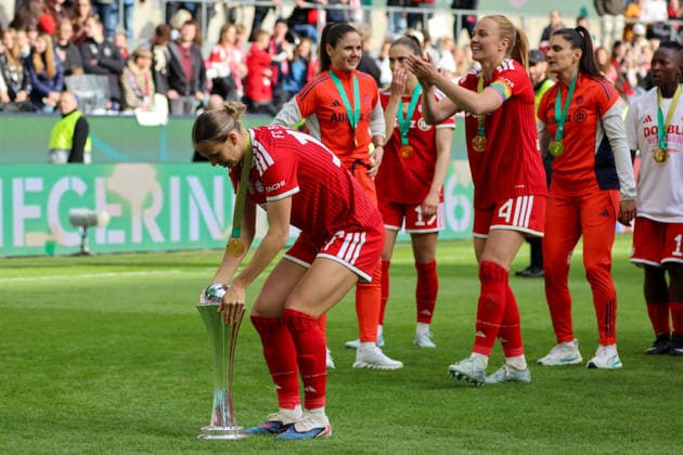 Cologne, Germany 14 May 2026 46 DFB Cup Final Women 2026 VfL Wolfsburg Women vs FC Bayern Munich Women In the picture from left Klara Bühl Buehl FCB , Sarah Zadrazil FCB and Arianna Caruso FCB and Glodis Perla Viggosdottir FCB cheer with their teammates after winning the DFB Cup Final in Cologne Copyright: HMBxMedia MadeleinexFantini