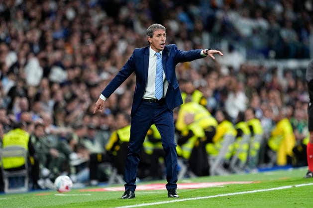 May 14, 2026, Madrid, Madrid, Spain: Guillermo Almada, head coach of Real Oviedo, gestures during the Spanish League, LaLiga EA Sports, football match played between Real Madrid and Real Oviedo at Bernabeu stadium on May 14, 2026, in Madrid, Spain. Madrid Spain - ZUMAa181 20260514_zaa_a181_166 Copyright: xOscarxJ.xBarrosox