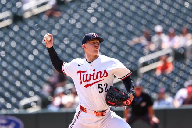 May 14, 2026, Minneapolis, Minnesota, USA: Minnesota Twins starting pitcher ZEBBY MATTHEWS (52) pitches against the Miami Marlins in the first inning during a MLB, Baseball Herren, USA Baseball game between the Miami Marlins and the Minnesota Twins at Target Field in Minneapolis, Minnesota on May 14th, 2026. ZUMA Press Wire. Minneapolis USA - ZUMAg254 20260514_zsp_g254_001 Copyright: xStevenxGarciax