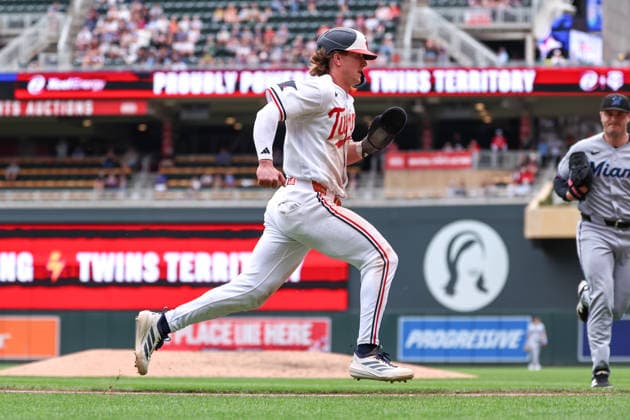 May 14, 2026, Minneapolis, Minnesota, USA: Minnesota Twins second baseman LUKE KEASCHALL (15) runs to score at home plate in the eighth inning during a MLB, Baseball Herren, USA Baseball game between the Miami Marlins and the Minnesota Twins at Target Field in Minneapolis, Minnesota on May 14th, 2026. ZUMA Press Wire. Minneapolis USA - ZUMAg254 20260514_zsp_g254_016 Copyright: xStevenxGarciax
