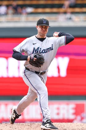 May 14, 2026, Minneapolis, Minnesota, USA: Miami Marlins pitcher JOHN KING (47) pitches in the eighth inning during a MLB, Baseball Herren, USA Baseball game between the Miami Marlins and the Minnesota Twins at Target Field in Minneapolis, Minnesota on May 14th, 2026. ZUMA Press Wire. Minneapolis USA - ZUMAg254 20260514_zsp_g254_021 Copyright: xStevenxGarciax