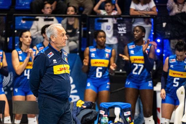 IPA84695115 - Julio Velasco Italian coach - BPER Test Match - Italy Women vs France Women. Biella Forum in Biella, Italy on May 14, 2026.  Copyright: xRiccardoxSpadettoxDexPaulis IPAxSportx xx 84695115