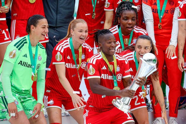 2026 05 14, xsscx, Football, Final DFB Cup Women, VfL Wolfsburg FC Bayern Munich, Season 2025 2026, Rhein Energie Stadium in Cologne The FC Bayern Munich team celebrates their victory in the DFB Cup final with Maria Luisa Grohs FC Bayern Munich 1 , Glodis Perla Viggosdottir FC Bayern Munich 4 , Bernadette Amani FC Bayern München 15 , Edna Imade FC Bayern München 29 , Natalia Padilla Bidas FC Bayern München 23 DFB regulations prohibit any use of photographs as image sequences and or quasi video Photo xSandraxScherningxPressefotoKochx Nordrhein Westfalen Germany