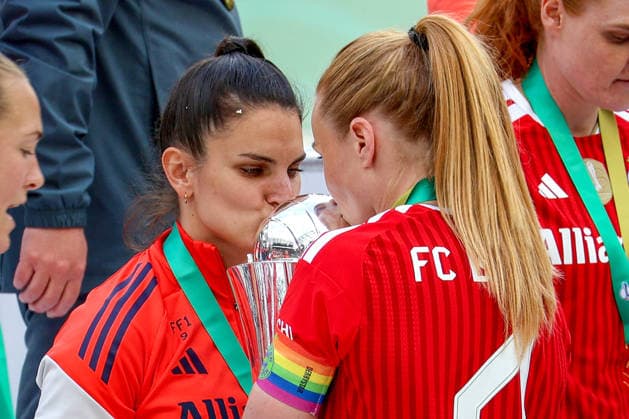 2026 05 14, xsscx, Football, Final DFB Cup Women, VfL Wolfsburg FC Bayern Munich, Season 2025 2026, Rhein Energie Stadium in Cologne The FC Bayern Munich team celebrates their victory in the DFB Cup Final with Jovana Damnjanovic FC Bayern Munich 9 , Glodis Perla Viggosdottir FC Bayern Munich 4 DFB regulations prohibit any use of photographs as image sequences and or quasi video Photo xSandraxScherningxPressefotoKochx Nordrhein Westfalen Germany